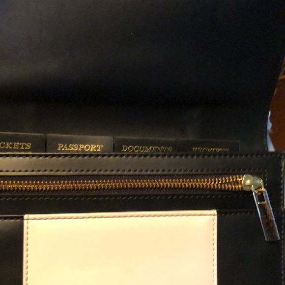 Ivan’s trump clutch - Picture 3 of 3